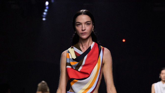 Jak nosit pruhy v roce 2025, inspiraceBottega Veneta, SS25