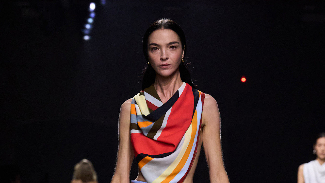 Jak nosit pruhy v roce 2025, inspiraceBottega Veneta, SS25