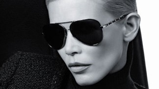 Brýle Chanel na nose Claudie Schiffer
