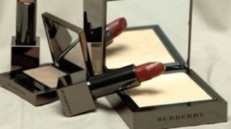 Burberry se vrhl do světa krásy