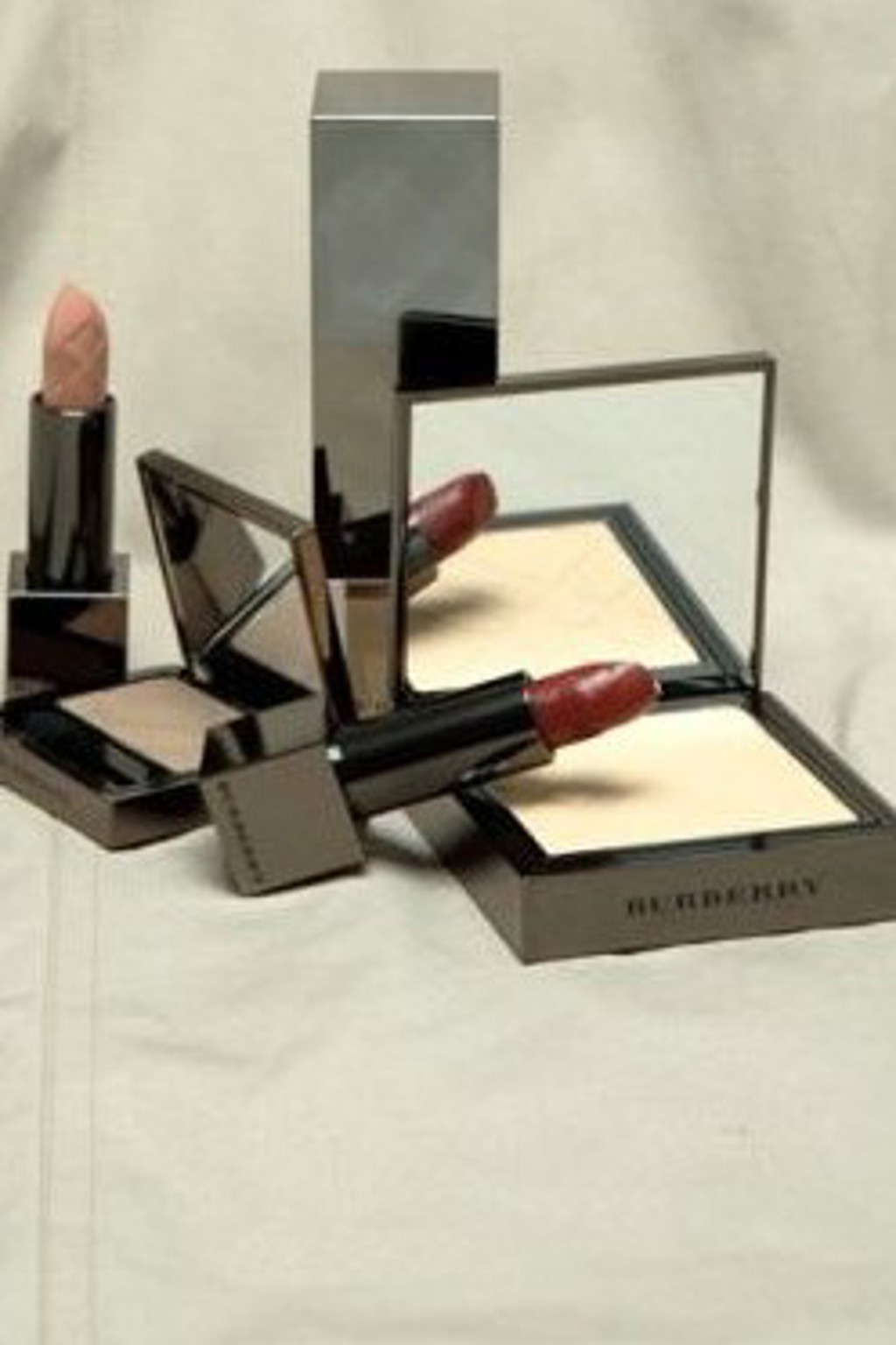 Burberry se vrhl do světa krásy