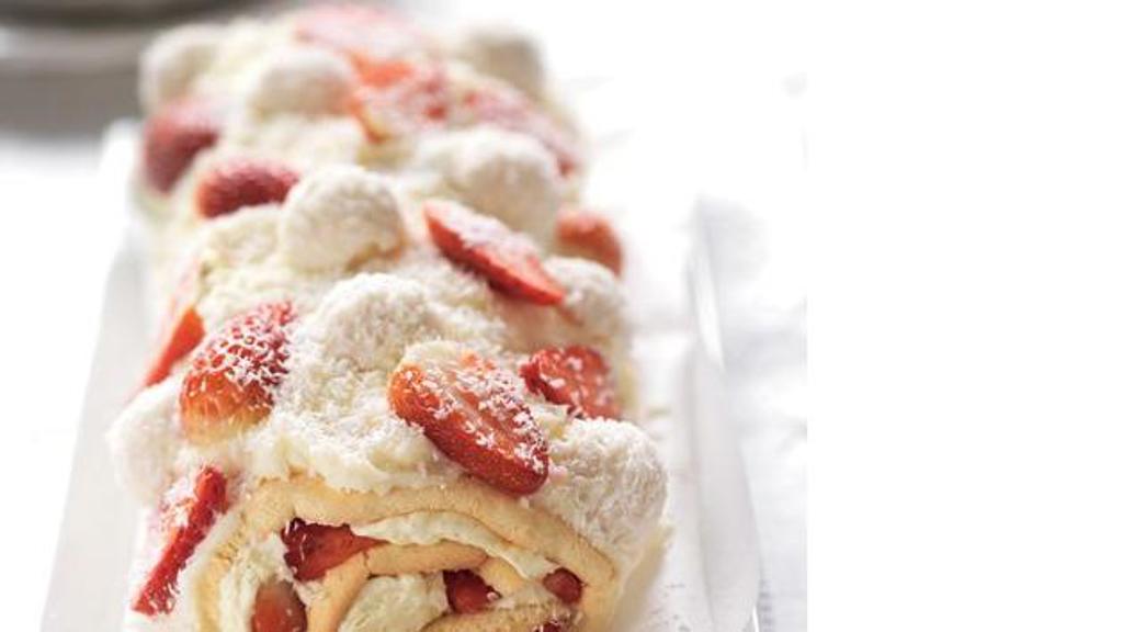 Recept na piškotovou roládu s kokosovým krémem, jahodami a rafaelem