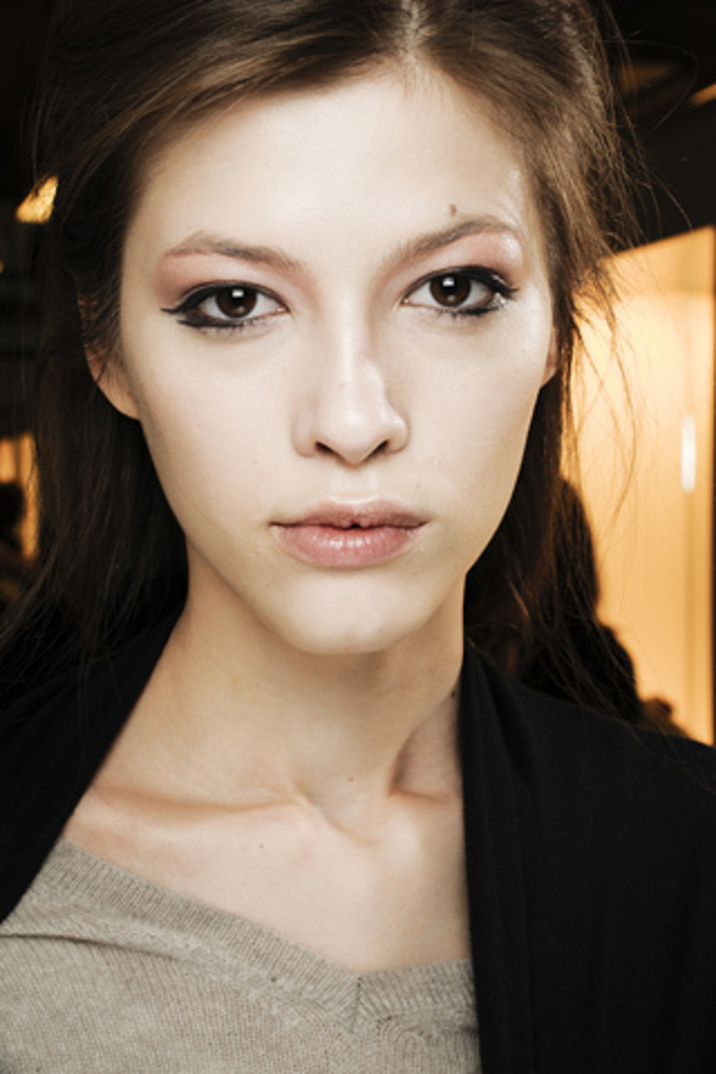 Giorgio Armani podzim/zima 2011: make-up krok za krokem Giorgio Armani podzim/zima 2011: make-up krok za krokem