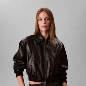 Calvin Klein, 4 053 Kč (koženka), prodává Zalando