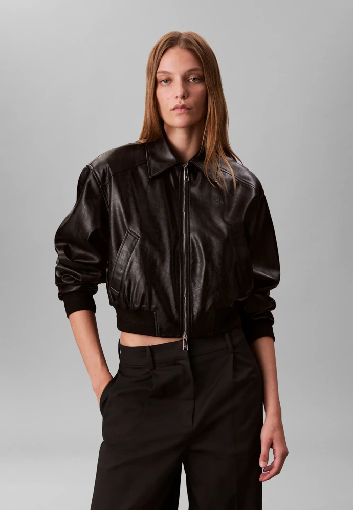 Calvin Klein, 4 053 Kč (koženka), prodává Zalando Calvin Klein, 4 053 Kč (koženka), prodává Zalando
