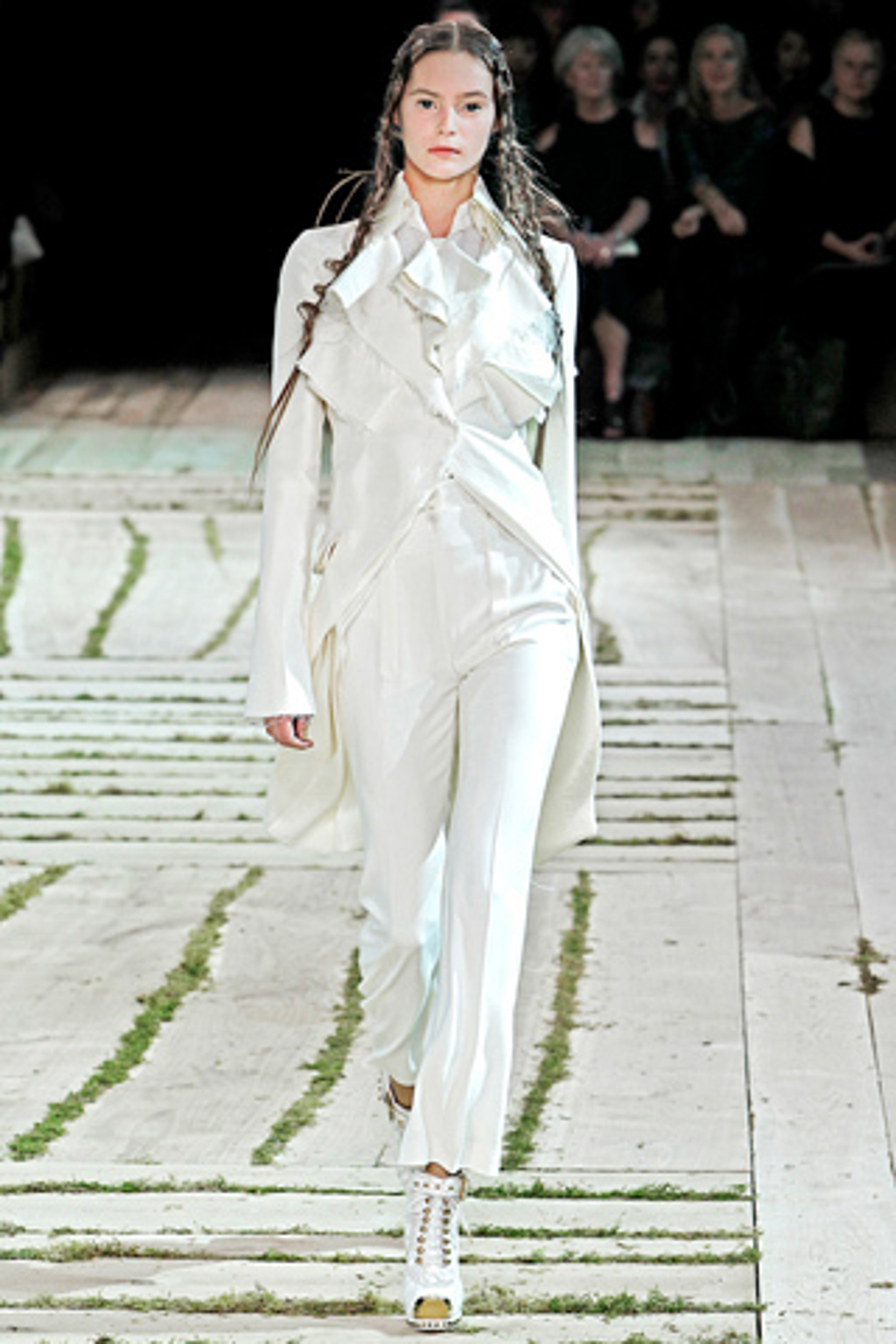 Sarah Burton vzkřísila Alexandera McQueena Sarah Burton vzkřísila Alexandera McQueena