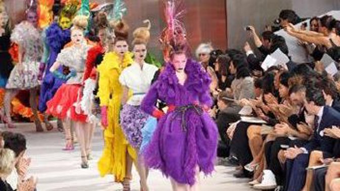 Videa z posledních přehlídek haute couture