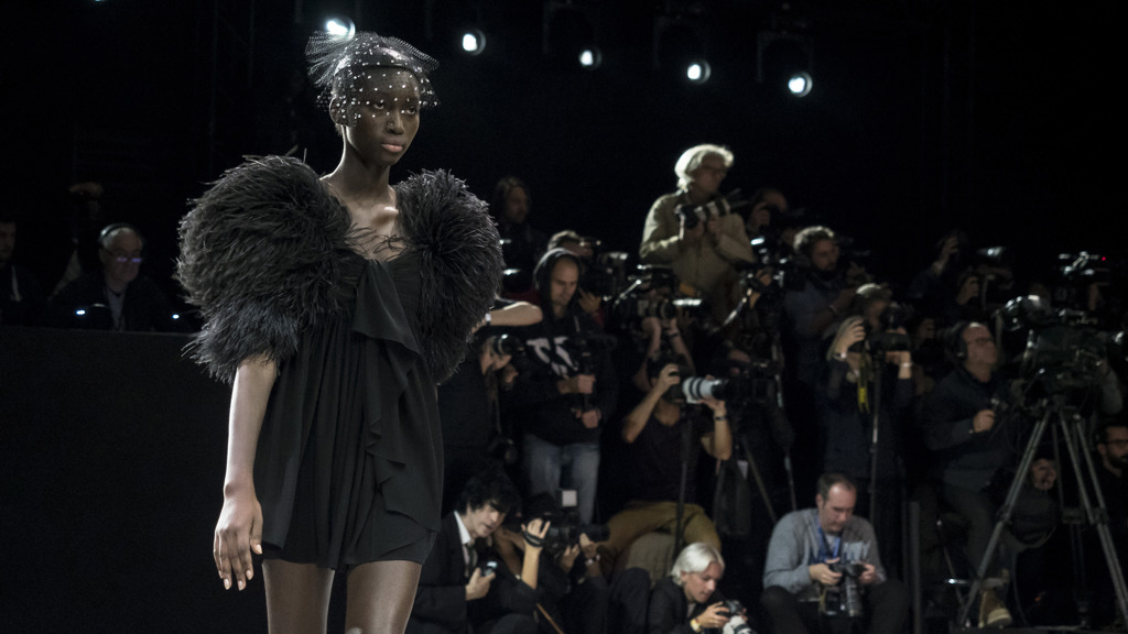 CÉLINE je CELINE: Hedi Slimane a flitrované zklamání pro generaci Z