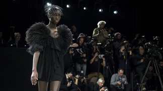 CÉLINE je CELINE: Hedi Slimane a flitrované zklamání pro generaci Z