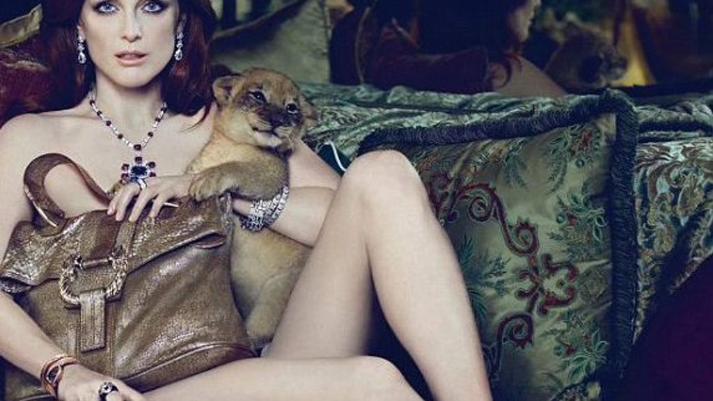 Italové zcenzurovali reklamní kampaň s Julianne Moore