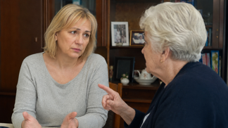 „Máma přišla o úspory kvůli sestře a teď čeká, že všechno zachráním já,“ říká Monika