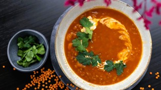 Recept, který musíte vyzkoušet: Proč je tato vynikající polévka z červené čočky i elixírem zdraví?