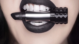 Sedm ikonických make-up produktů. Zn. vegan