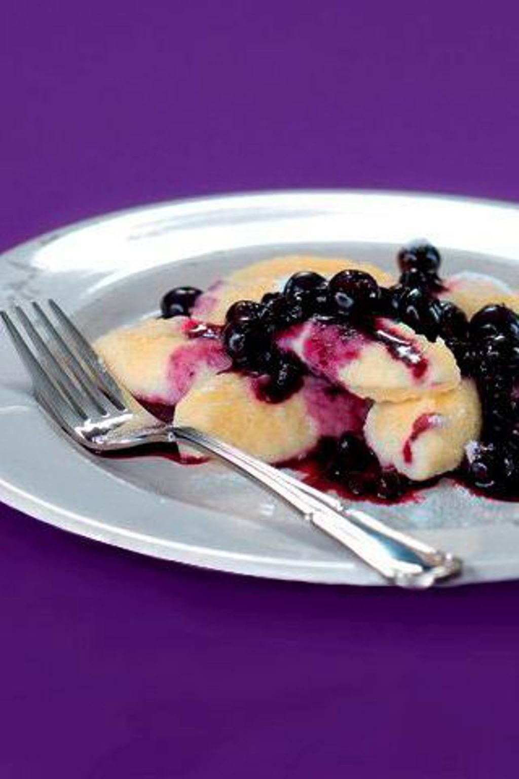 Oslaďte si život. Recept na krupicové nočky s borůvkami