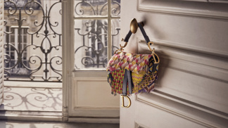 Nová kabelka Dior Saddle Bag ode dneška na trhu
