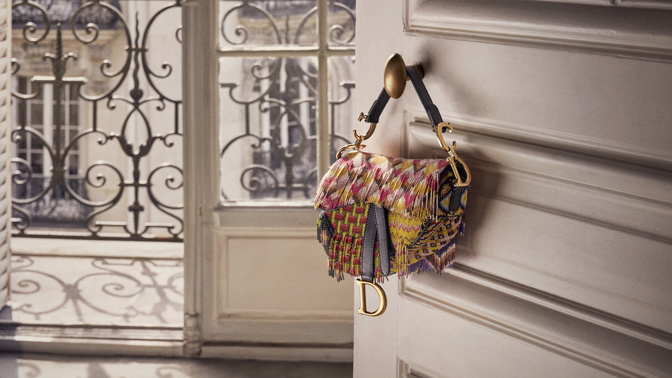 Nová kabelka Dior Saddle Bag ode dneška na trhu