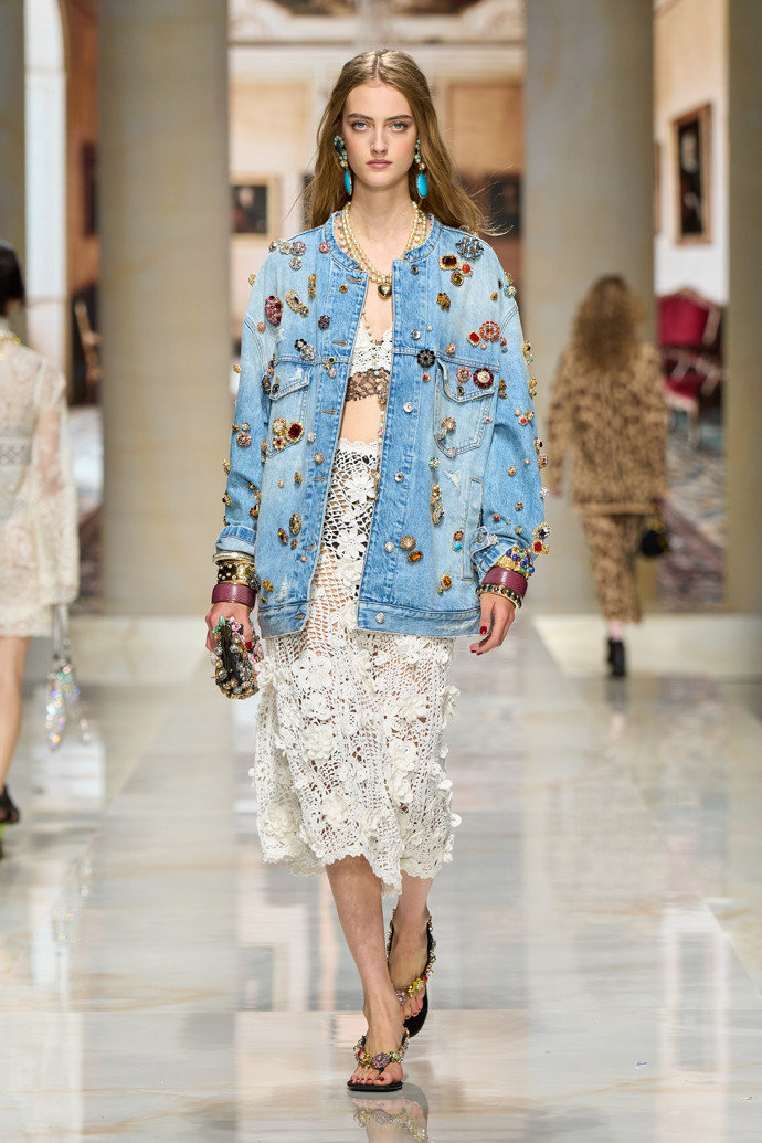 Módní předpověď z Itálie. Co budeme nosit příští rok podle trendů z Milána? Gucci vsadil na zralé ženy Módní předpověď z Itálie. Co budeme nosit příští rok podle trendů z Milána? Gucci vsadil na zralé ženy