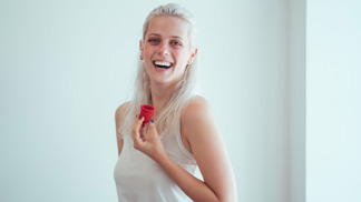 Terezie Kovalová s kalíškem Whoop.de.doo
