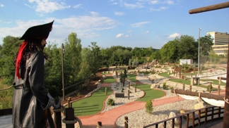 Pirátí park v Modřanech: tak trochu jiné golfové dobrodružství