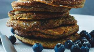 Skandinávské mlsání – recept na špaldové palačinky s borůvkami
