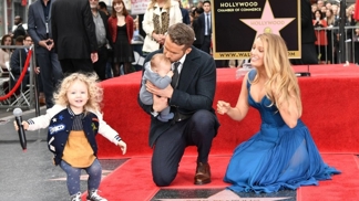 Ryan Reynolds a Blake Lively ukázali poprvé své dvě dcery
