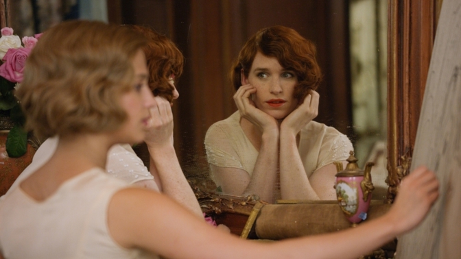 Eddie Redmayne hraje krásnou ženskou