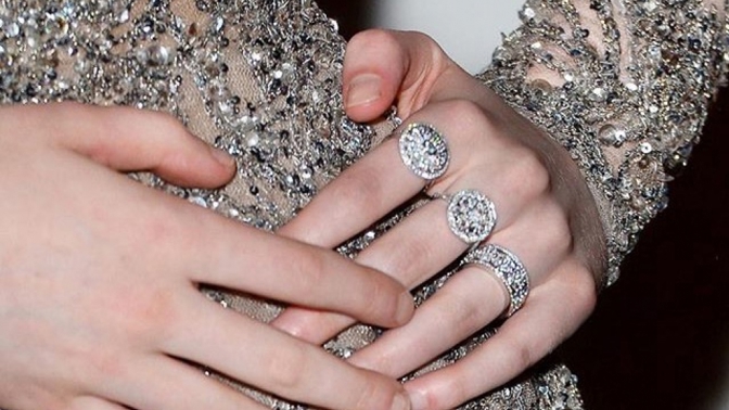ELLE FANNING A TIFFANY