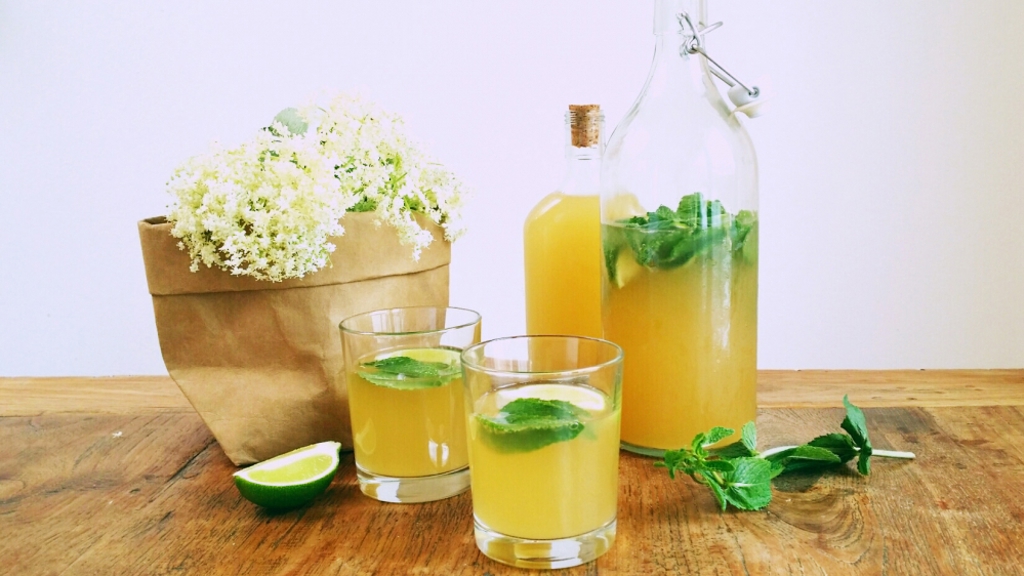 ELLE menu: Domácí bezinková limonáda