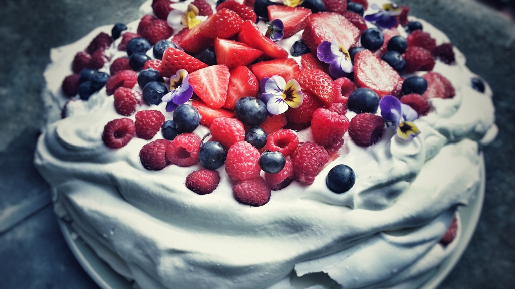 ELLE Menu: Dort Pavlova ELLE Menu: Dort Pavlova