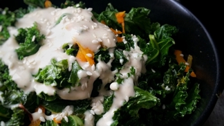 ELLE Menu: Kadeřávek s omáčkou z tahini