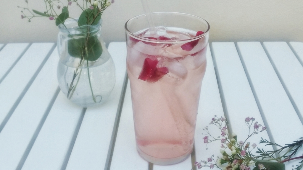 ELLE Menu: Růžový drink z prosecca ELLE Menu: Růžový drink z prosecca