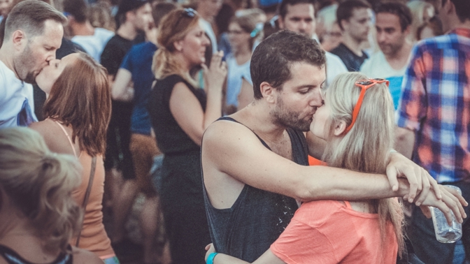 ELLE SE ZAMILOVALA! DO OVERTONE FESTIVALU