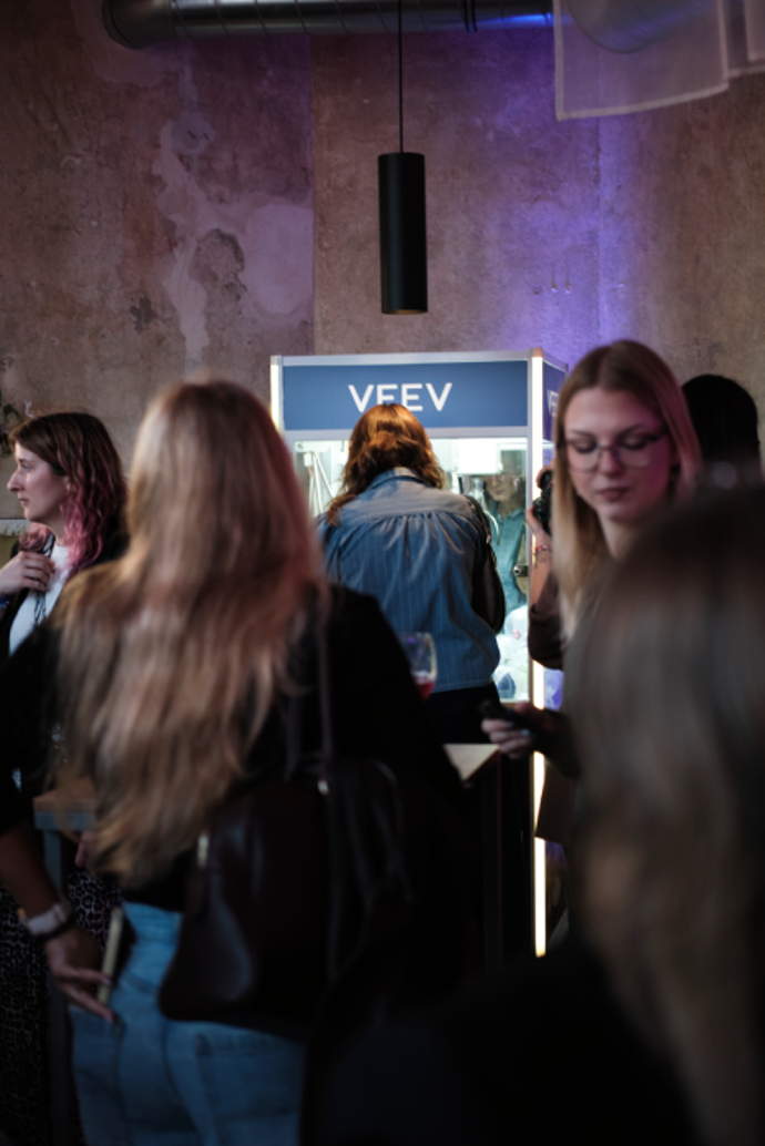 VEEV party