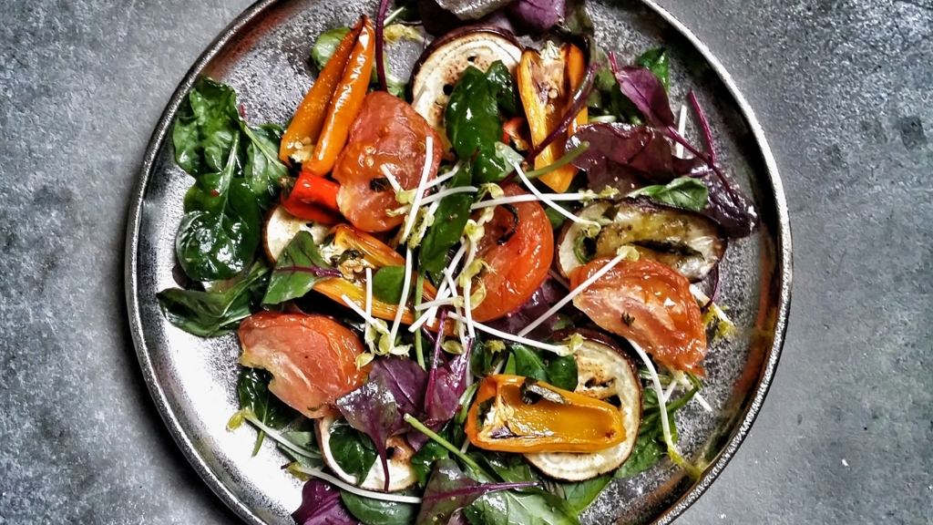 Elle Menu: Letní salát s grilovanou zeleninou Elle Menu: Letní salát s grilovanou zeleninou