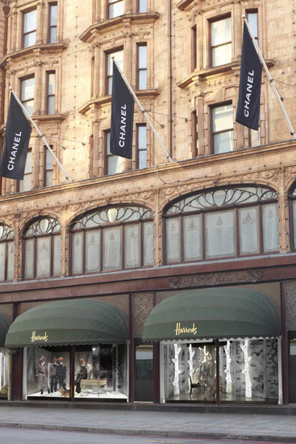 Chanel ovládl britský obchodní dům Harrods Chanel ovládl britský obchodní dům Harrods