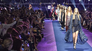 ELLE live: Přehlídka Versace podzim - zima 2017