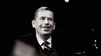 Václav Havel by měl dnes 80. ELLE pro vás má dárek.