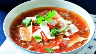 Recept na polévku s čočkou, tortillami a čerstvým sýrem