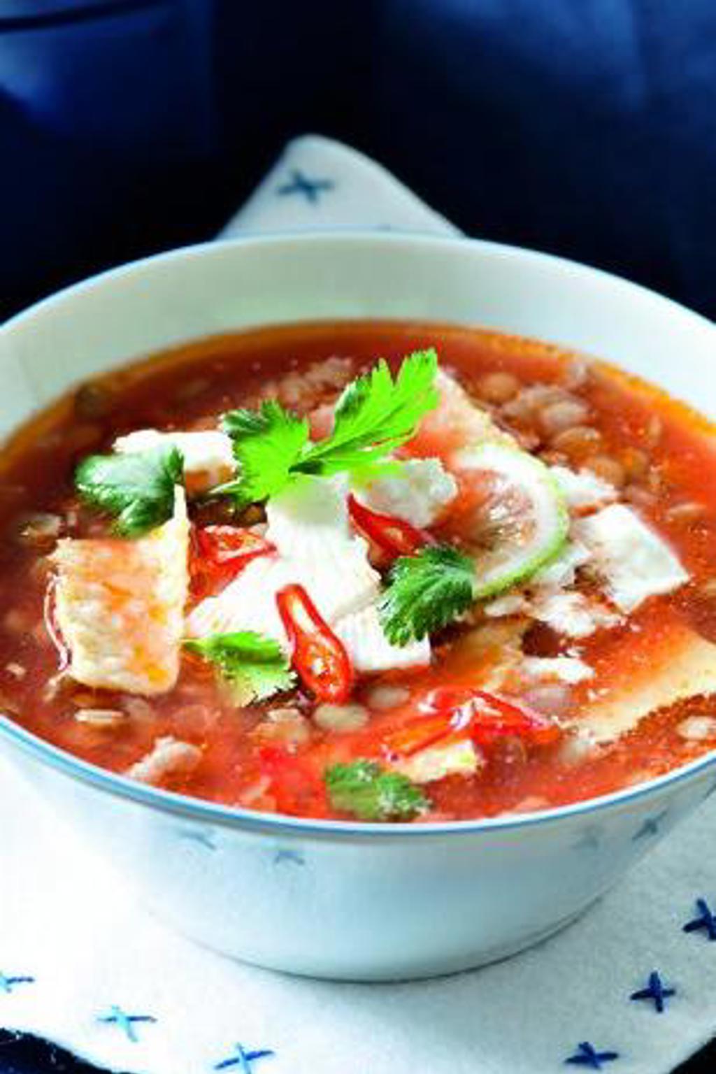 Recept na polévku s čočkou, tortillami a čerstvým sýrem