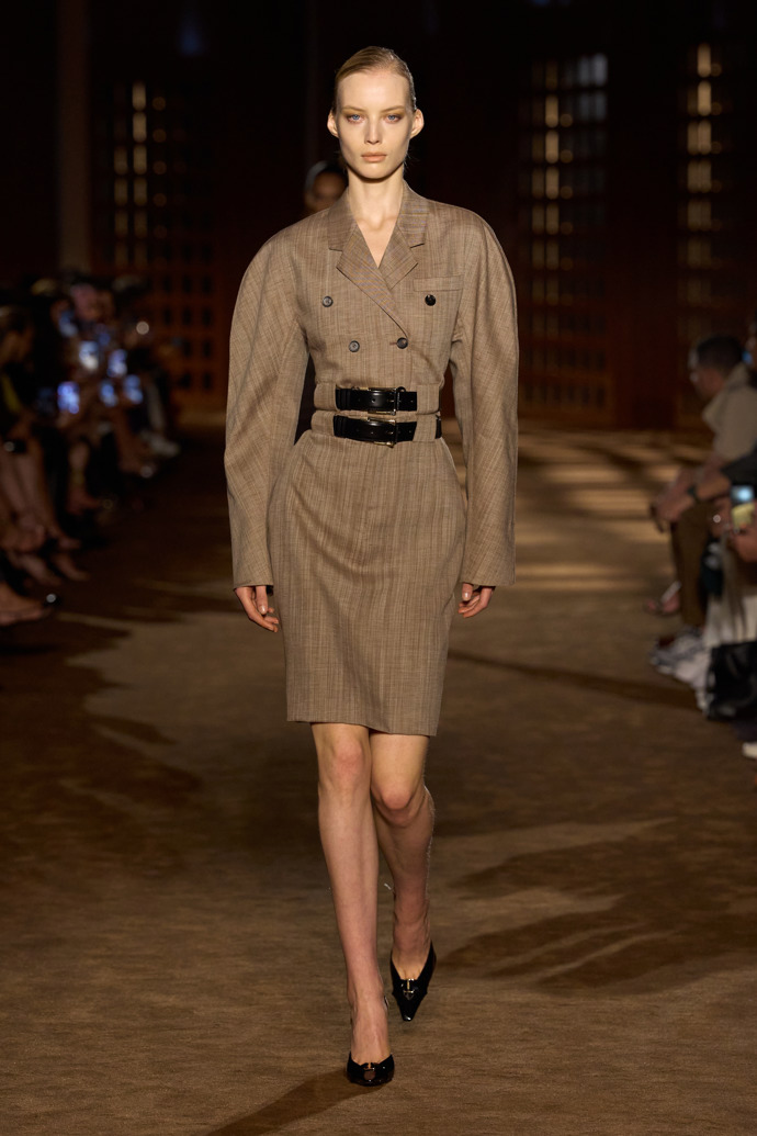 Módní předpověď z Itálie. Co budeme nosit příští rok podle trendů z Milána? Gucci vsadil na zralé ženy Módní předpověď z Itálie. Co budeme nosit příští rok podle trendů z Milána? Gucci vsadil na zralé ženy
