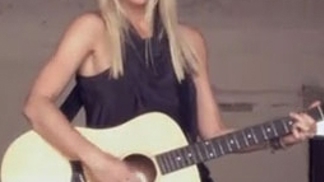 Trailer: Gwyneth Paltrow se promění v country hvězdu