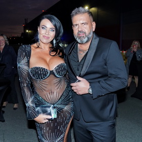 Radek Kašpárek po boku své nové partnerky Ivany nevypadal nadšeně. 