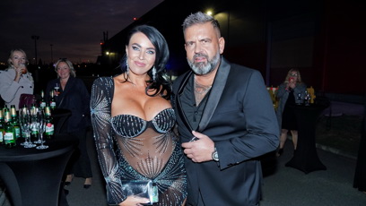 FOTO: Radek Kašpárek po boku své nové partnerky Ivany nevypadal nadšeně.