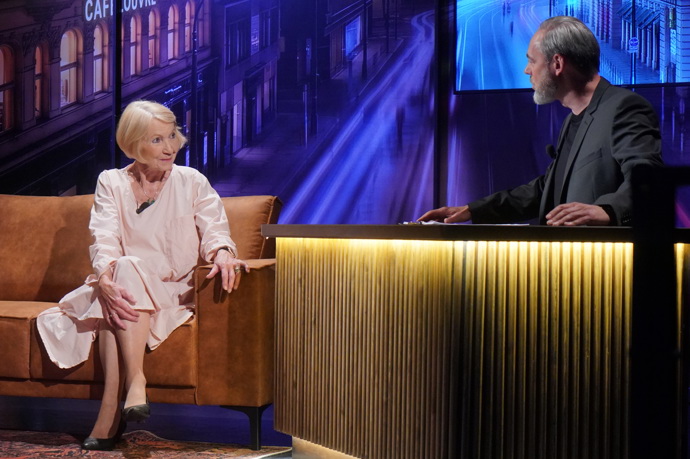 Proslavil se nejen jako novinář rozhovory s předními zahraničními celebritami, ale také jako moderátor talk show 7 pádů Honzy Dědka. Jeho hostem byla například i herečka Daniela Kolářová.