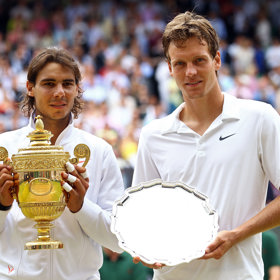 Tomáš s Rafealem Nadalem na slavném wimbledonském trávníku