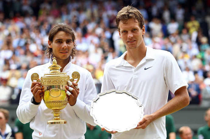 Tomáš s Rafealem Nadalem na slavném wimbledonském trávníku Tomáš s Rafealem Nadalem na slavném wimbledonském trávníku