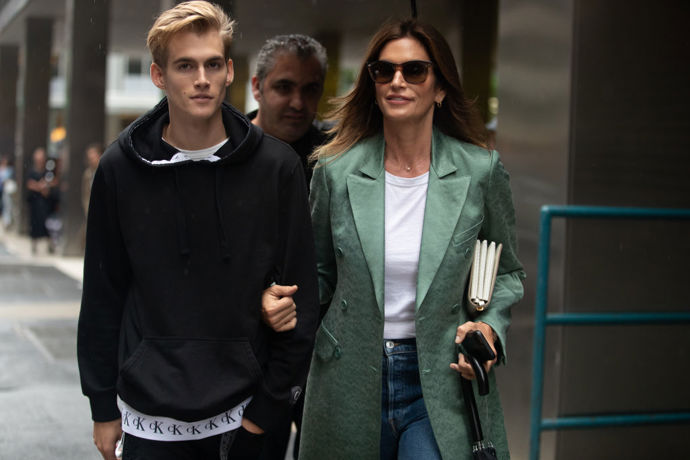 Cindy Crawford prožívá nejhorší chvíle v životě. Její jediný syn Presley Gerber zemřel ve 27 letech Cindy Crawford prožívá nejhorší chvíle v životě. Její jediný syn Presley Gerber zemřel ve 27 letech