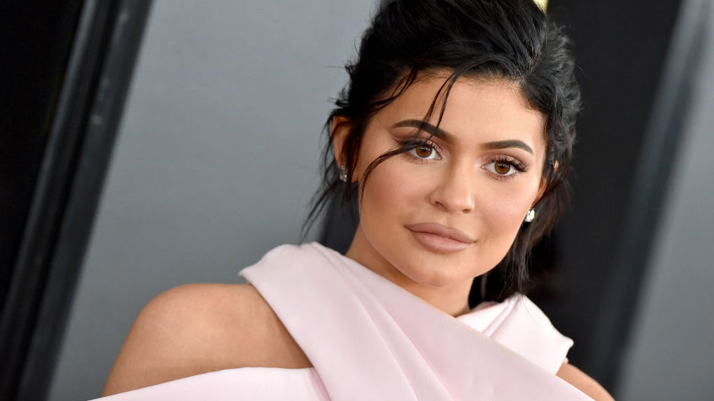 Kylie Jenner je oficiálně nejmladší dolarovou miliardářkou světa Kylie Jenner je oficiálně nejmladší dolarovou miliardářkou světa
