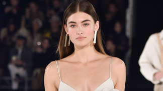  

Trend rozepnutých kalhot na přehlídce Jacquemus
