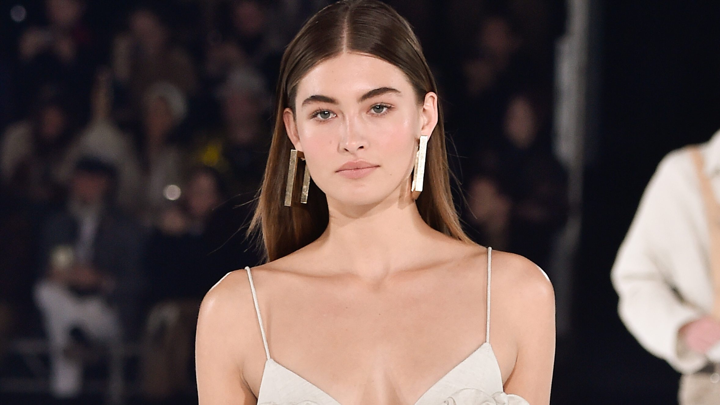 Trend rozepnutých kalhot na přehlídce Jacquemus